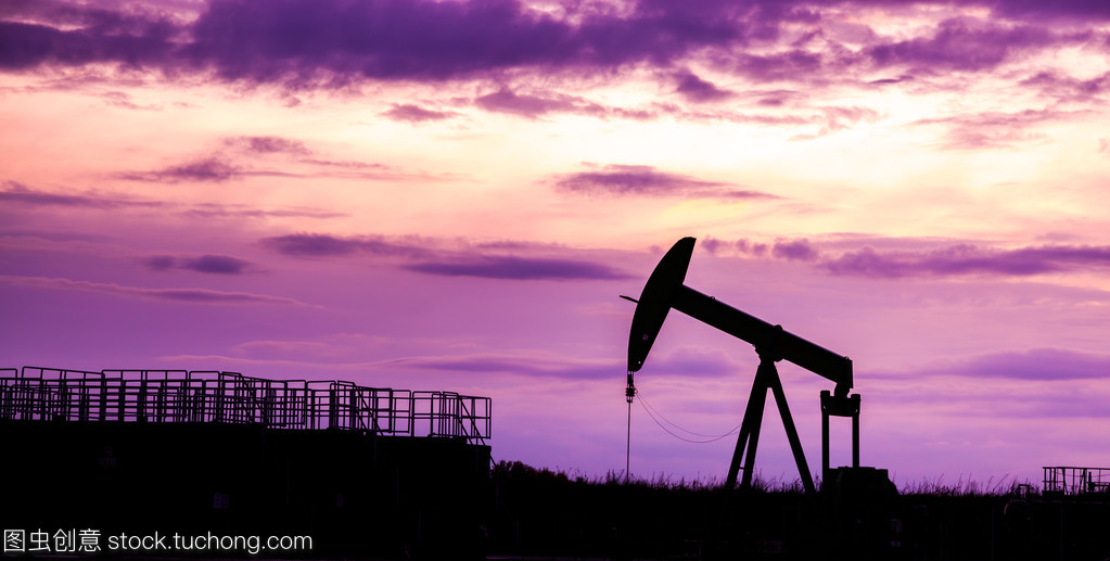 落日余暉中的能源脈絡(luò) 輸油泵剪影與輸氣管道工程施工服務(wù)